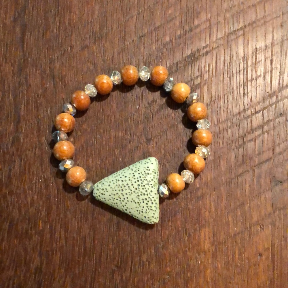 Oil diffuser bracelet